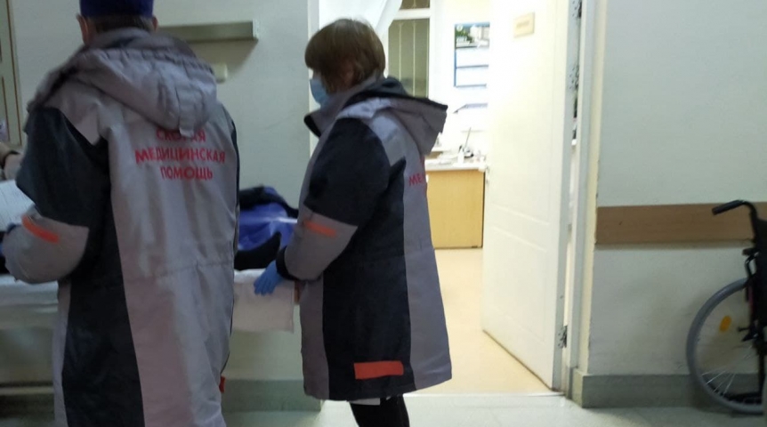 Происшествия в Омске Силовики объявили в розыск скрывшегося водителя за смерть пешехода под Омском