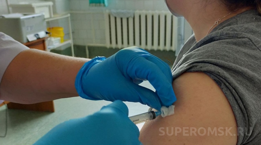 В омском Роспотребнадзоре прокомментировали вероятность масштабной вакцинации от коронавируса