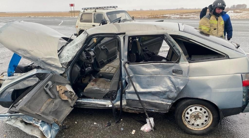 Происшествия в Омске Пассажир ВАЗа погиб в жуткой аварии на трассе Омского района