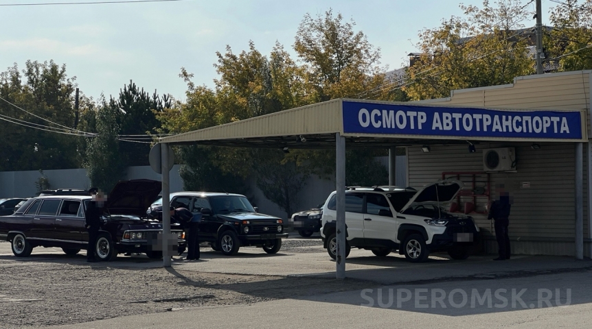 В омском отделении ГИБДД на неопределенный срок приостановили регистрацию авто и замену прав