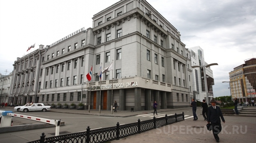 В мэрии Омска ищут сотрудников на зарплату от 25 до 43 тысяч рублей