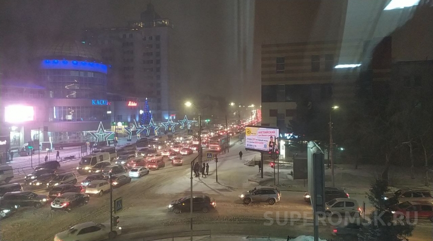 Общество Названы дороги Омска с самыми плотными пробками утром 22 ноября