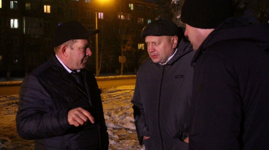 Мэр Омска Шелест доложил губернатору Хоценко о сроках возврата тепла в Октябрьском округе