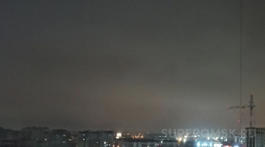 Магнитные бури в омске и омской области. Стамбул накрыло черное облако. Черное небо. Стамбул туча. Стамбул черная туча.