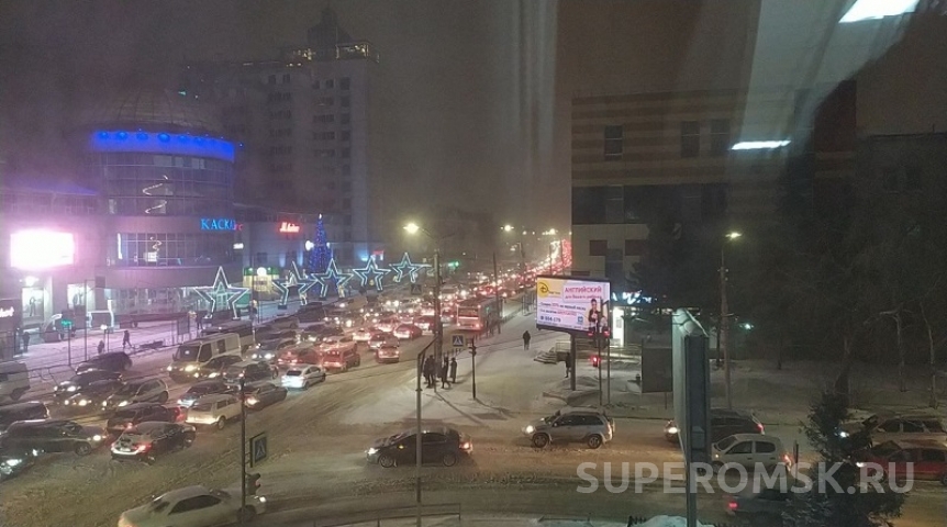 Происшествия в Омске Омск встал в девятибалльные пробки