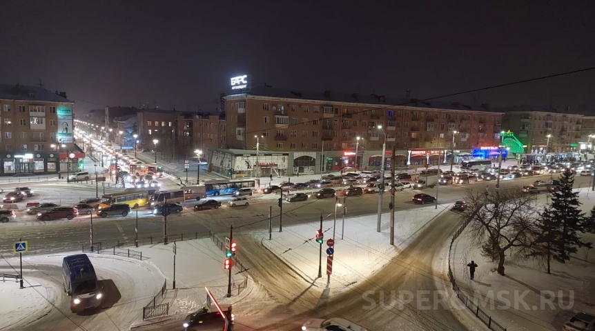 Общество Вечерние пробки в «холодеющем» Омске достигли 9 баллов