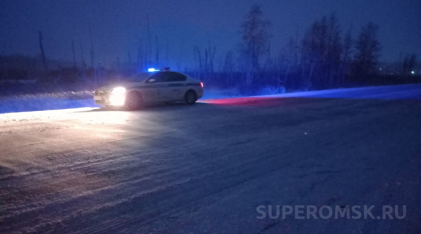 На трассе под Омском в морозы обнаружили замерзающего пешехода