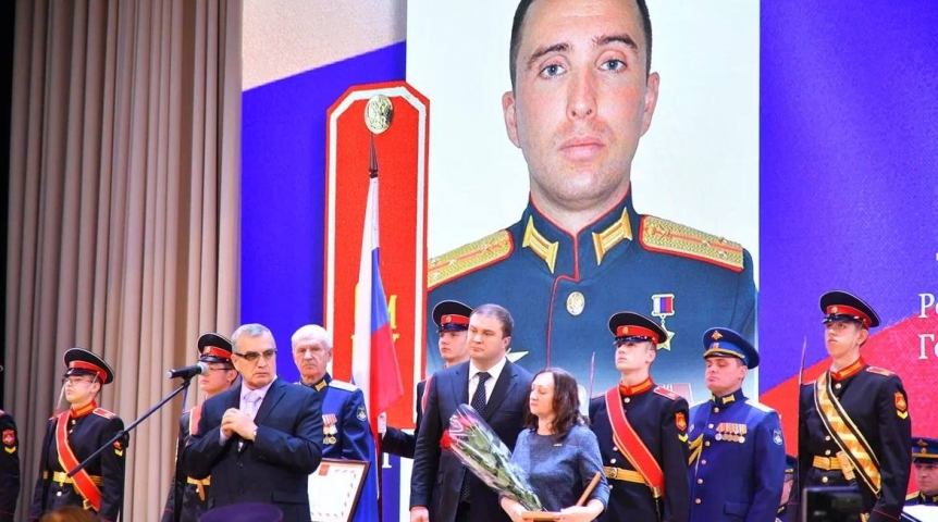 Виталий Хоценко принял участие в церемонии открытия памятной доски герою СВО Евгению Груздеву