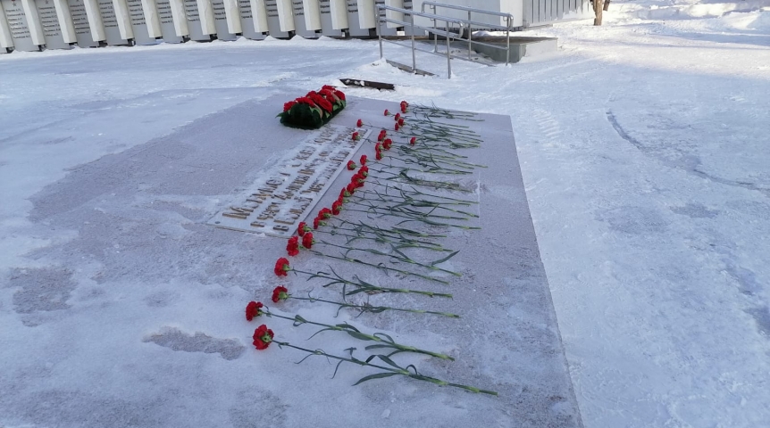 На бульваре Победы в Омске почтили память воинов Сталинградской битвы