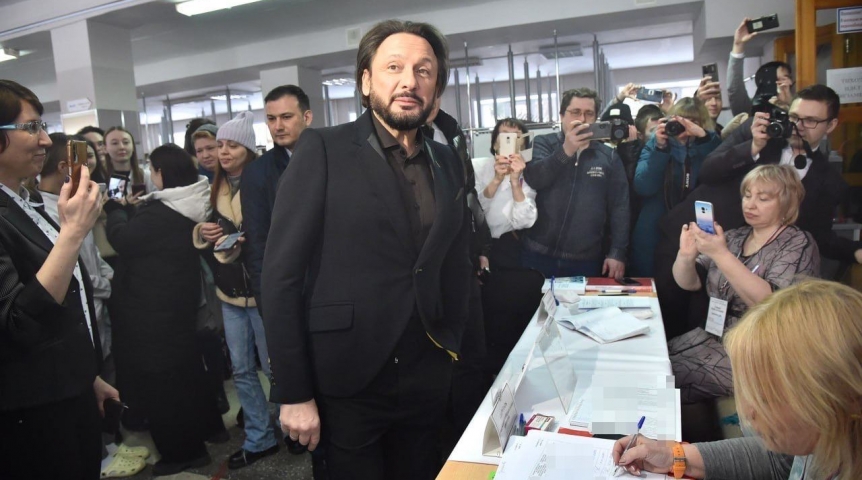 Стас Михайлов проголосовал на выборах президента РФ в Омске