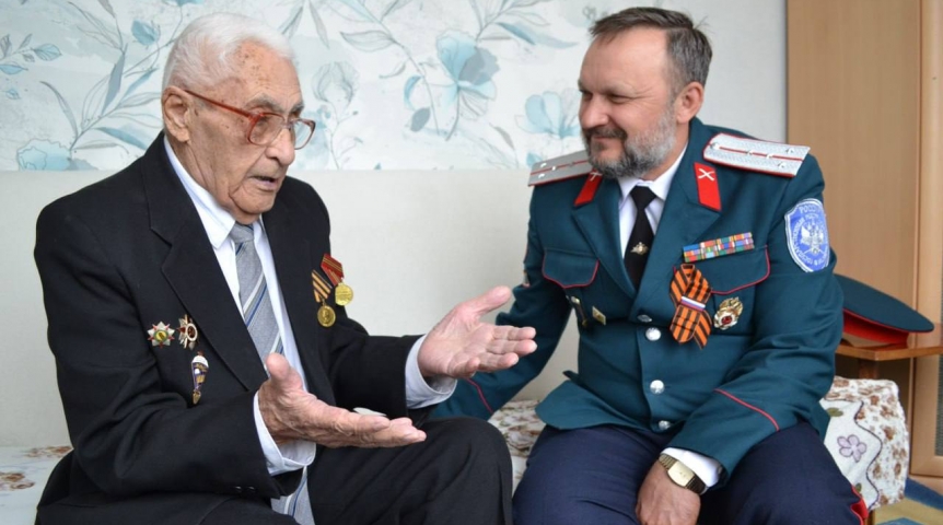 Глава Омского района поздравил ветеранов в преддверии Дня Победы