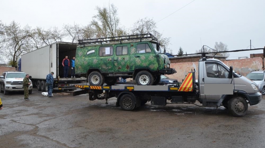 Общество Из Омска в Луганск отправили «победную» фуру с гуманитарным грузом