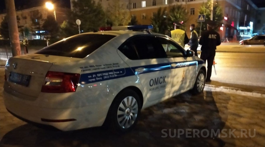 Стала известна причина скопления скорых и полиции на улице 10 лет Октября в Омске