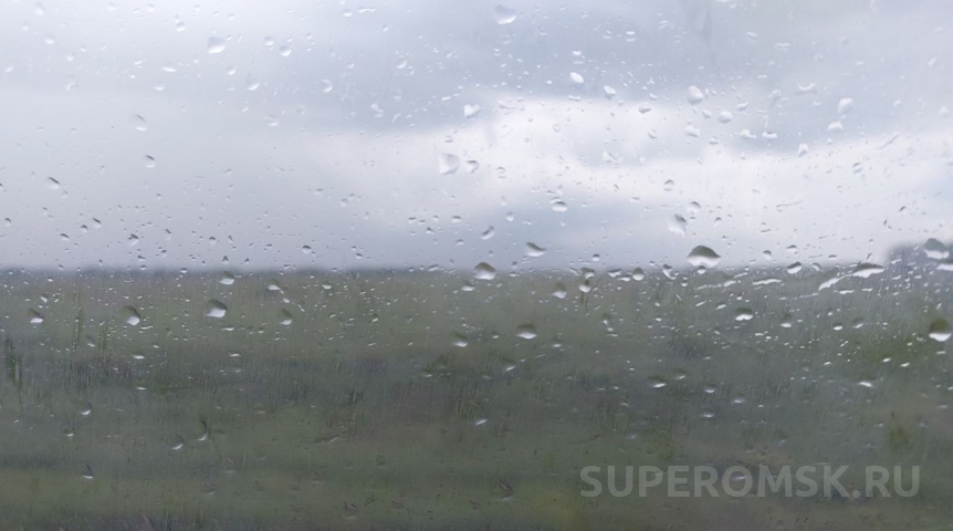На Омскую область передали штормовой ветер с дождями и грозами