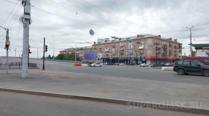 Из-за вынужденного закрытия Ленинградского моста в центре Омска скопились крупные пробки