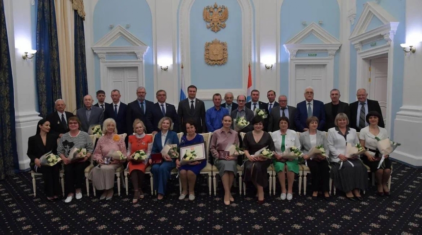 Кому в Омске губернатор Хоценко вручил госнаграды перед Днем России?