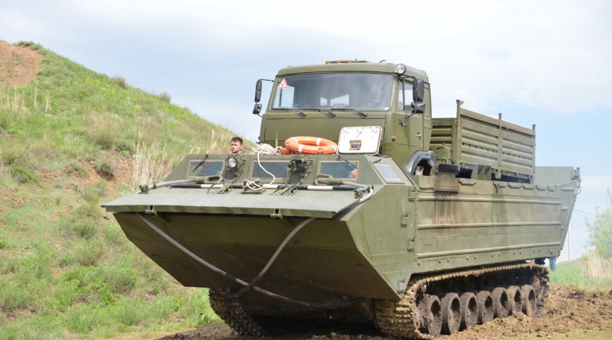 В Омской области испытали транспортер для спасения в паводок