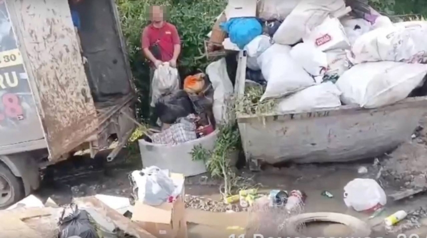 Возчики «Магнита» поймали омичей на сбросе незаконного мусора