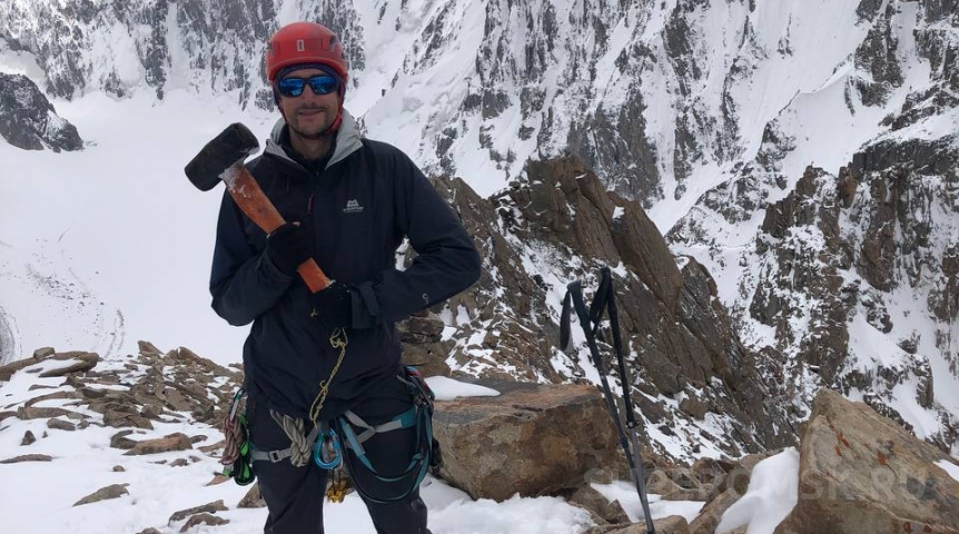 Альпинист обнаружил на горе в Кыргызстане памятник Омску