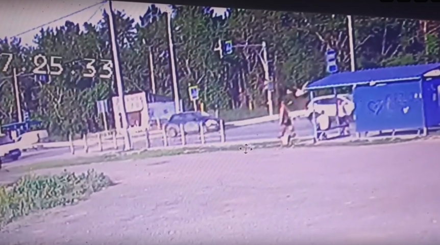 Появилось видео смертельного ДТП под Омском с подлетевшей на несколько метров женщиной