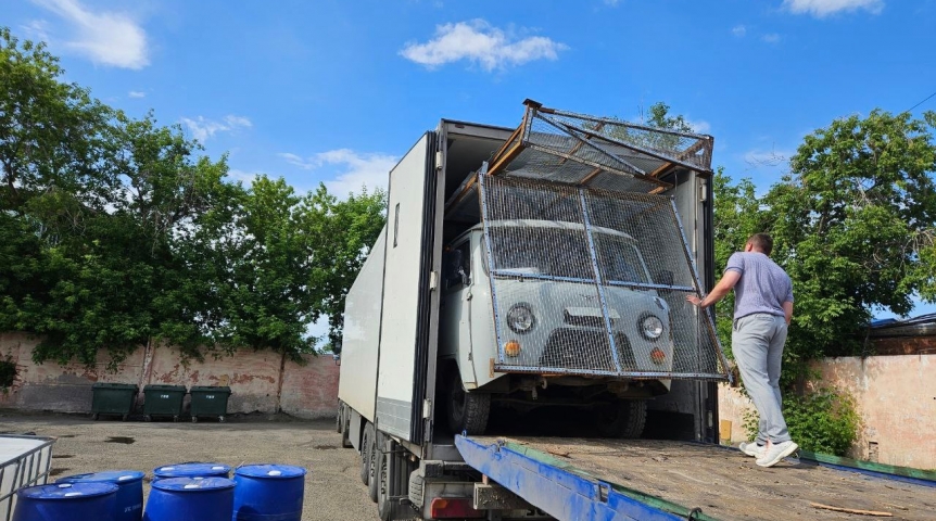 Омская область начала поставки в зону СВО грузов с антидроновой защитой