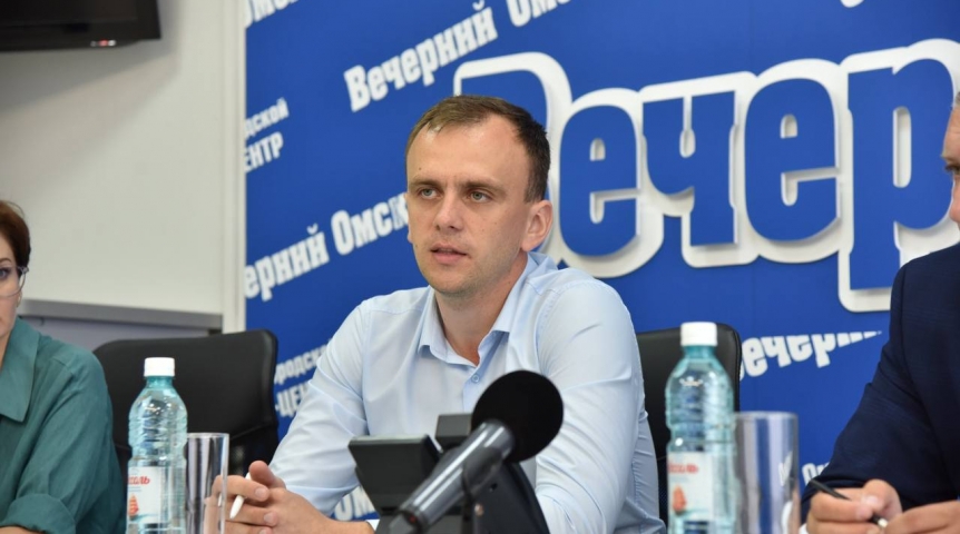 В мэрии Омска прокомментировали отставку замглавы депстроя Сизова