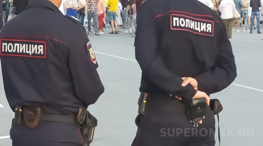 В Омске ищут подозреваемого в избиении в подъезде В Омске ищут подозреваемого в избиении в подъезде