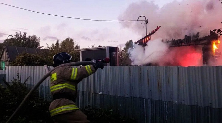 Мужчина и женщина погибли на пожаре в Омске