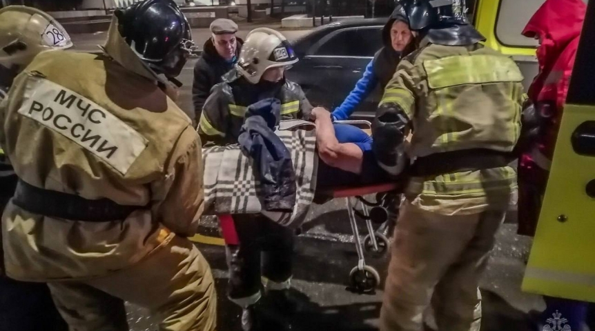 Поводок помог спасти упавшую в Иртыш омичку