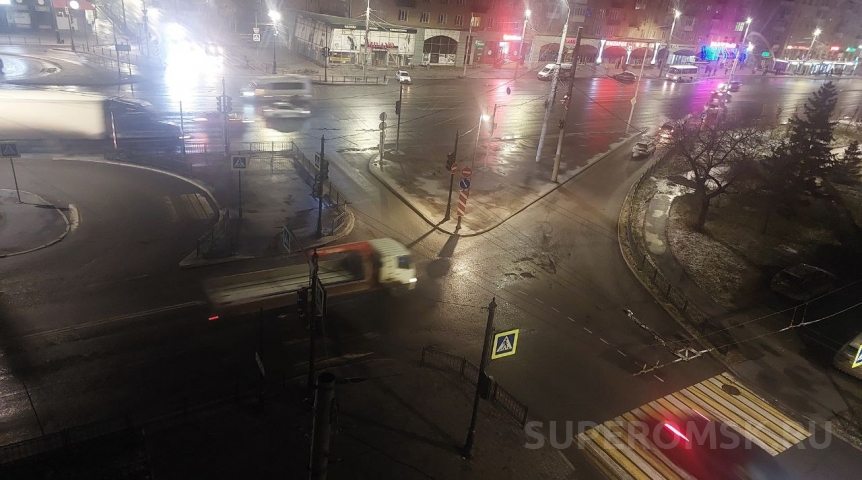 У Ленинградского моста в Омске отключились светофоры