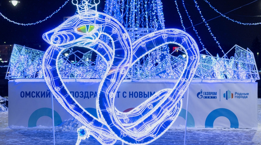 Омский НПЗ построил ледовые городки и украсил городские локации