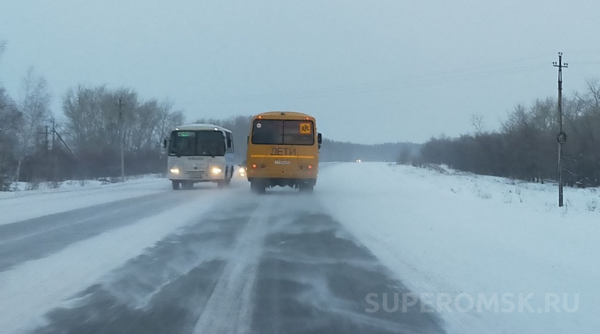 Утренний автобусный рейс из Омска в райцентр отменили до конца года