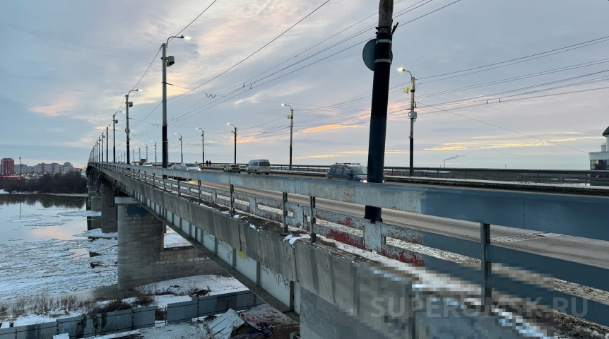 Возле моста у омского Телецентра появилась похабная «достопримечательность»