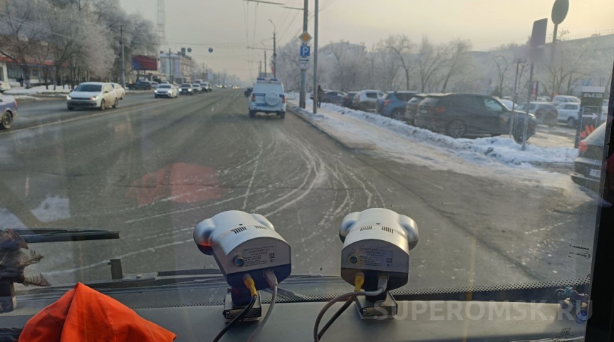 Таксиста оштрафовали за езду по выделенной полосе в центре Омска