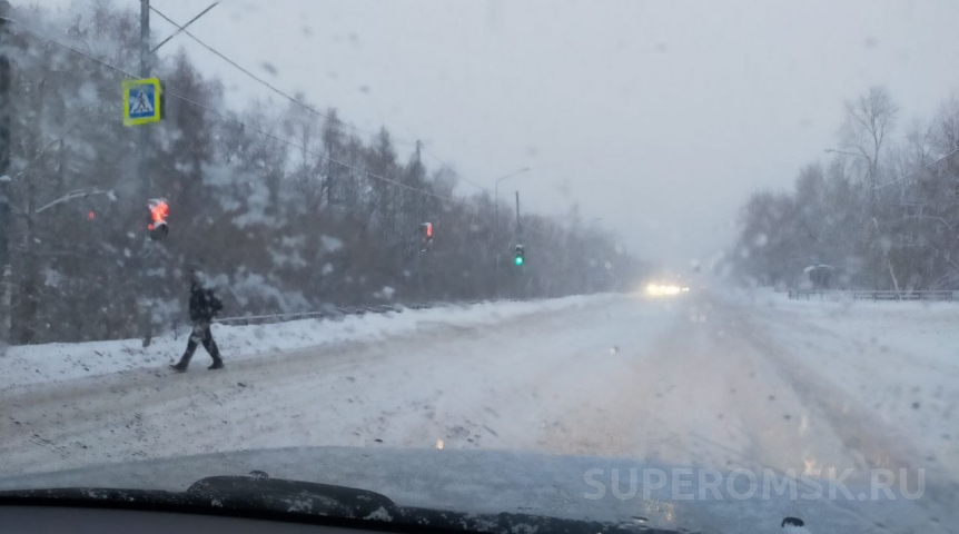 Утром у парка в Омске сбили ребенка