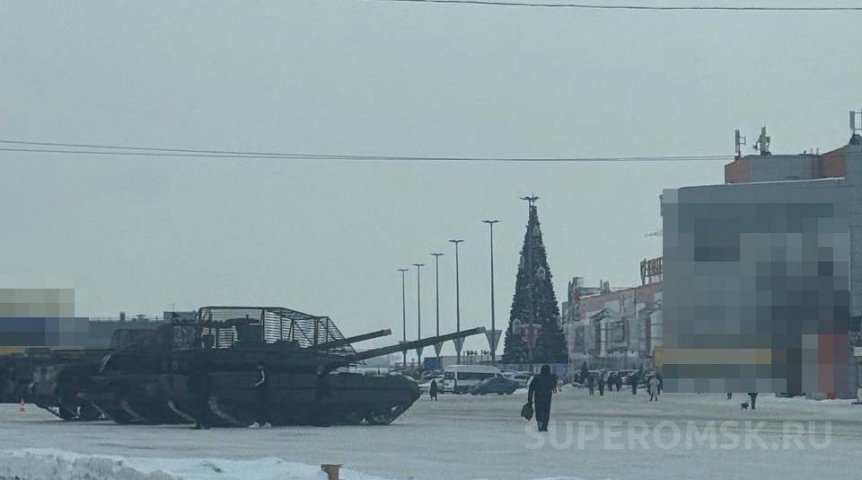 На Левобережье Омска замечена военная техника