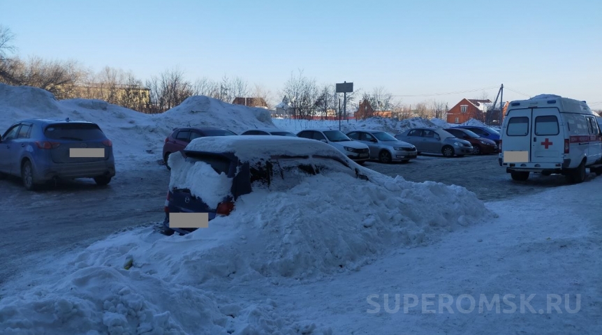 С улиц Омска начнут эвакуировать автомобили с признаками бесхозности