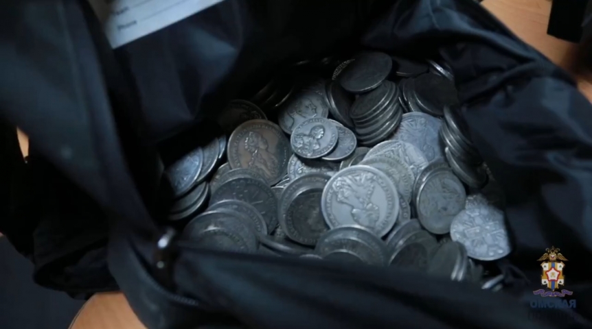 В Омске клад из заброшенной церкви оказался монетками из интернета