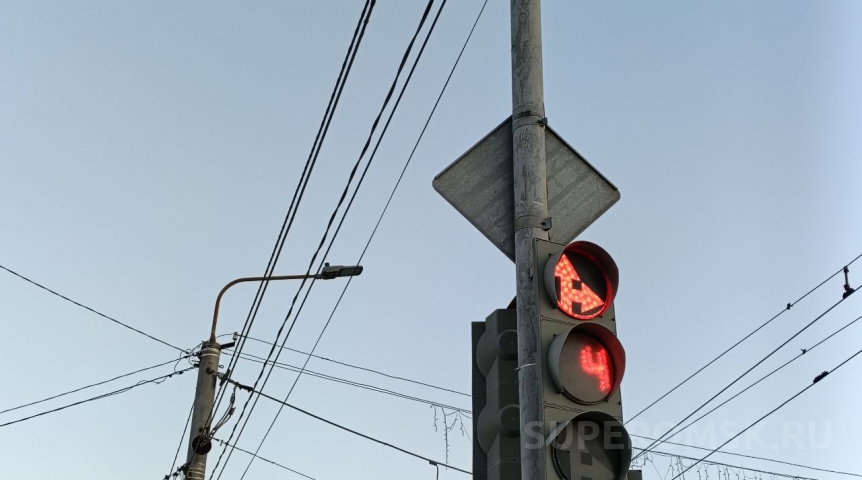 Омские пешеходы требуют включить светофор на Волгоградской