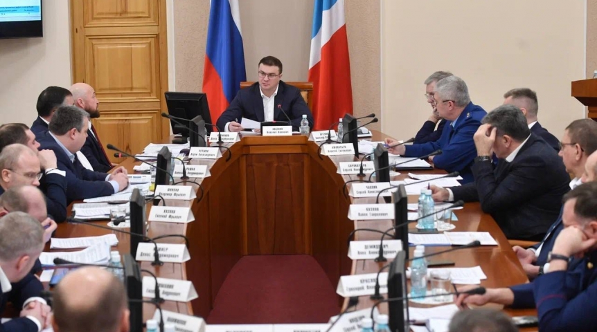 Омский губернатор Хоценко предстал в новом облике