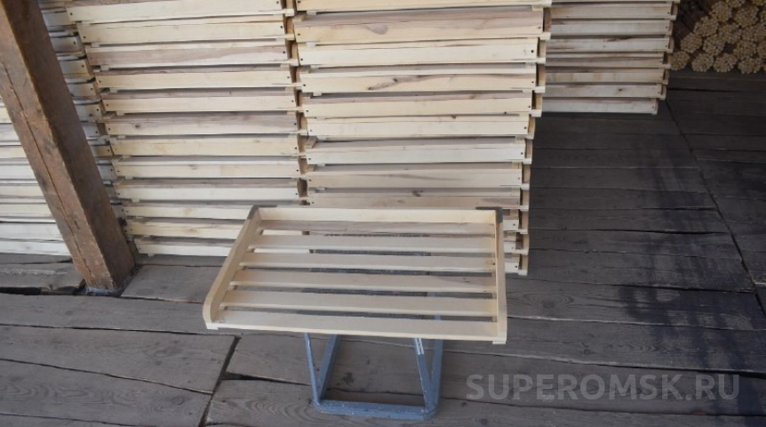 В Омске хлеб начнут выкладывать в тару из-под рук заключенных