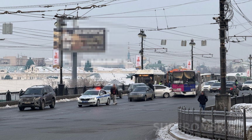 Названы самые опасные места на дорогах Омска для водителей и пешеходов