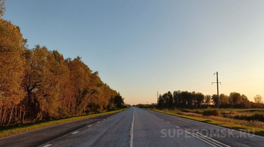 Омичам напомнили, как проезжать водителям при стершейся двойной сплошной