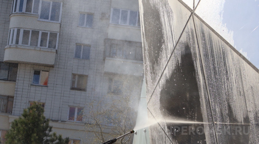 В Омске начали включать фонтаны