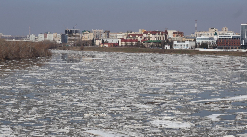 Омичи бросают дела и идут любоваться апогеем ледохода на Иртыше