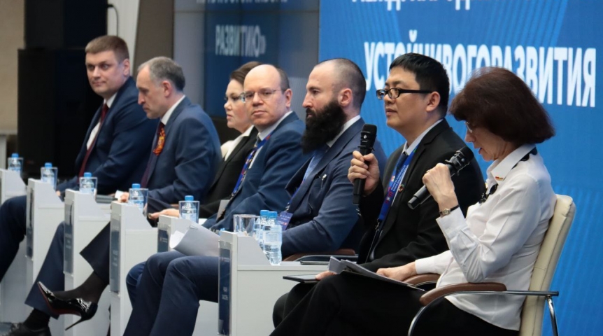 Виталий Хоценко оценил итоги первого Международного форума практик устойчивого развития стран ШОС в Омске