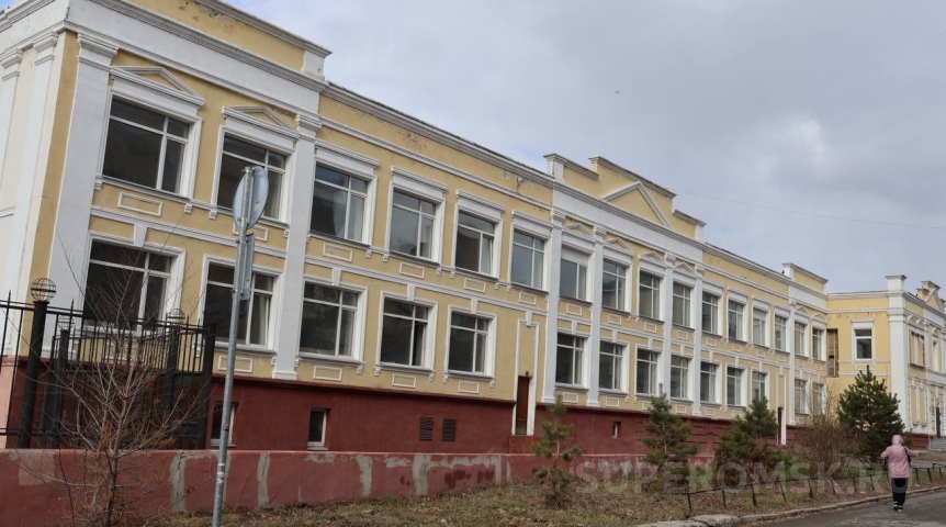 В старом кадетском корпусе Омска начался демонтаж