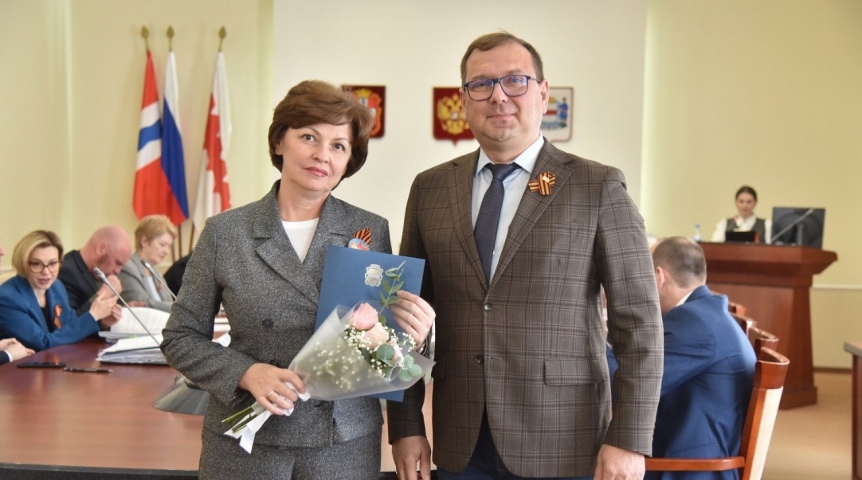 В мэрии Омска поощрили 31 сотрудника на свой праздник: список