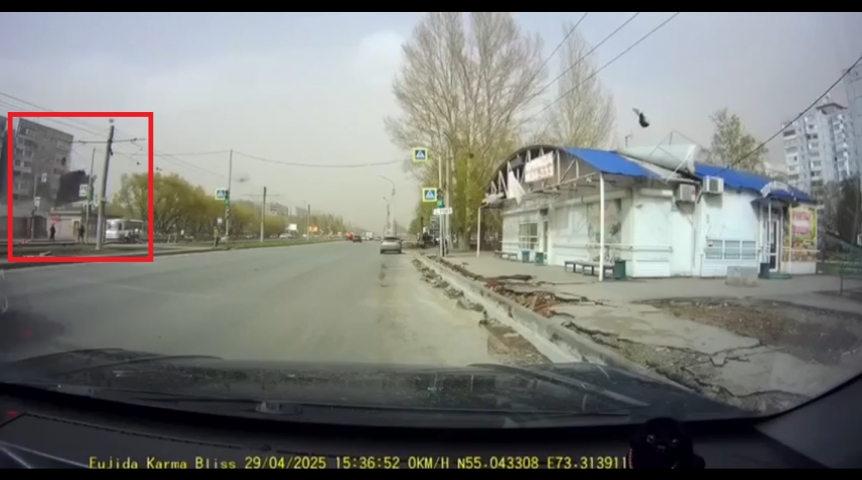 Появились жуткие кадры с высоко подлетевшим от ветра омичом перед гибелью