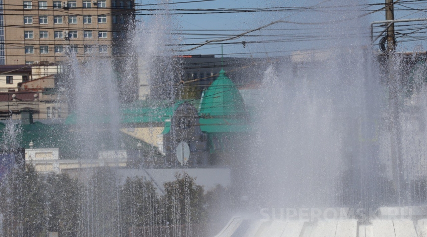 Омичи начали фотографироваться с работающими фонтанами